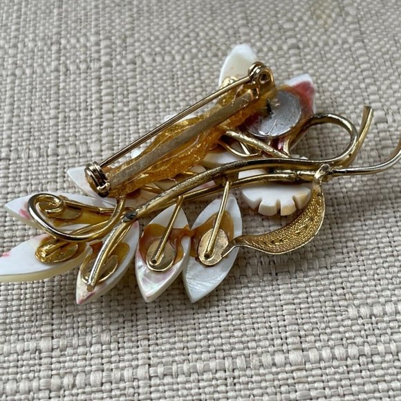 Vintage Pin White/Gold Tone Leaf Brooch Pin - Picture 6 of 10